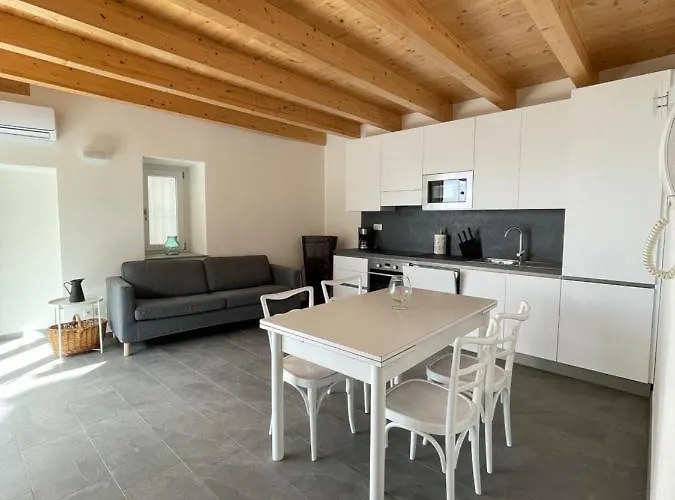 Delfina Giardino 013239-cni-00130 * Vercana